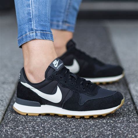 nike damen schwarze sohle|nike sneaker schwarz.